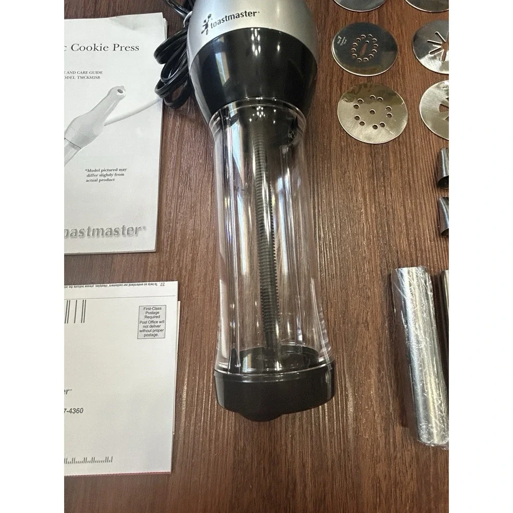 Toastmaster Cookie Press TMCKM2SB-12 Discs, 8 Tips, 2 Cannoli Forms 2005 Open Bx